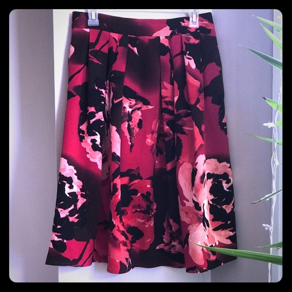 Eve Mendes red circle skirt - Picture 8 of 8